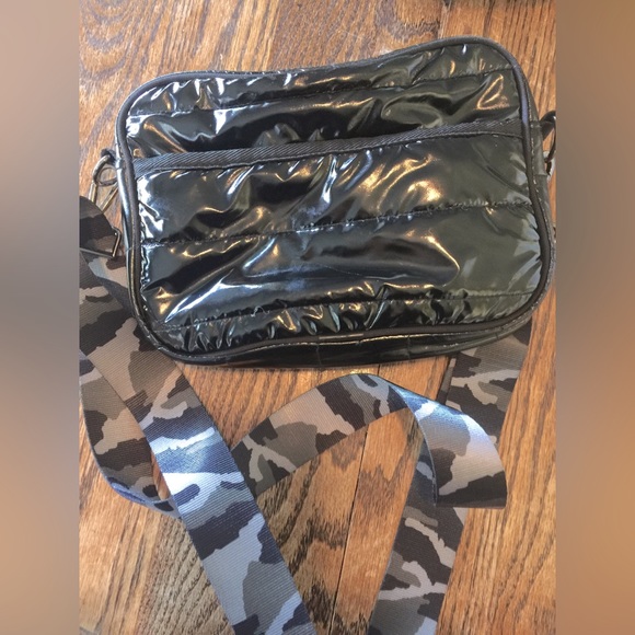 Haute Shore - Picture 3 of 7